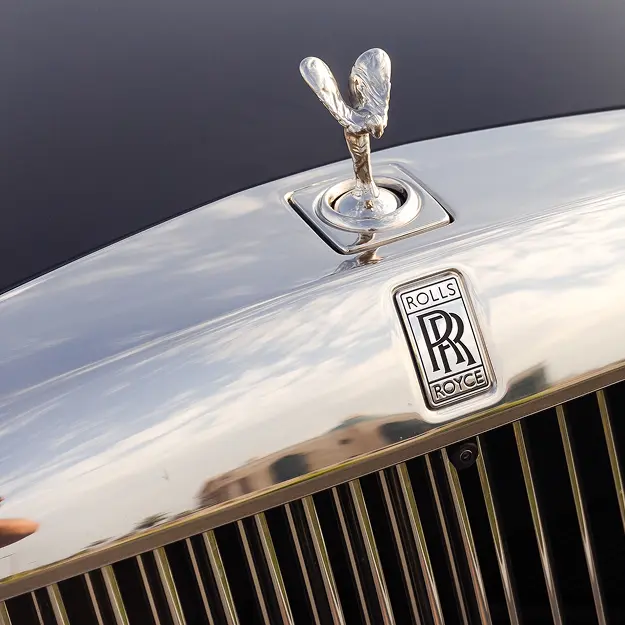 Close-up of a Rolls-Royce grille at Holland's Highline Automotive in MA, showcasing the Spirit of Ecstasy and gleaming logo—your destination for expert Rolls-Royce repair in Bridgewater.